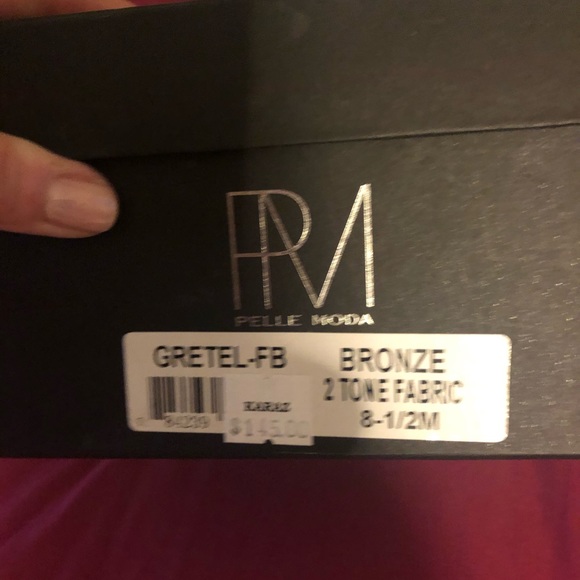 Pelle Moda two-tone fabric. Worn once - Picture 2 of 4